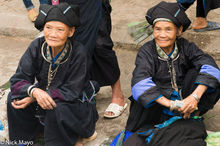 Nung Women At Market