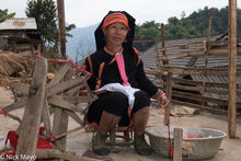 Black Dao Woman Spinning Thread
