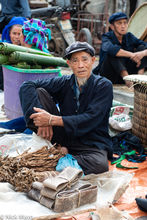 Nung Tobacco Seller