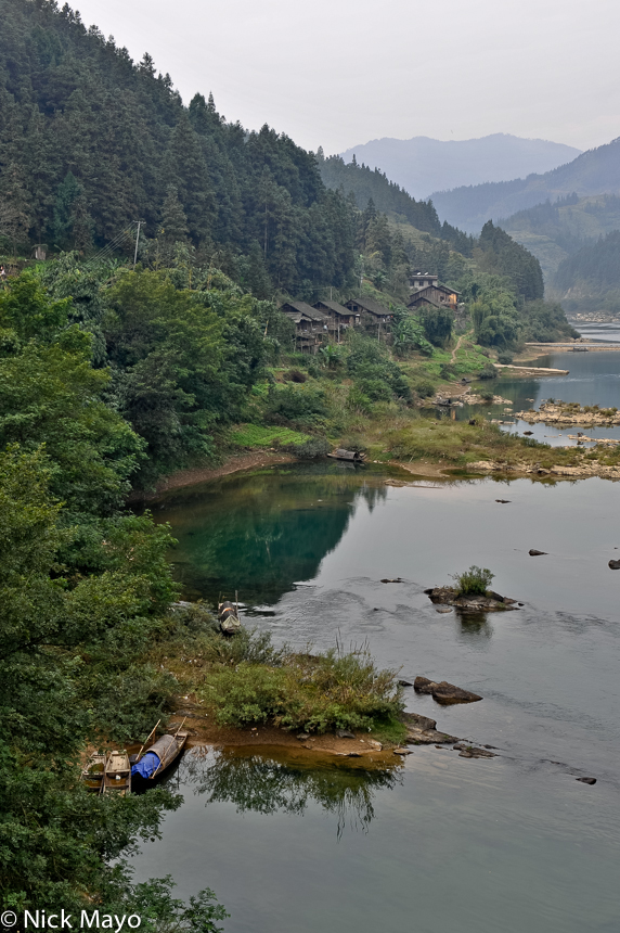 Small boats moored on the river bank at Bakai.