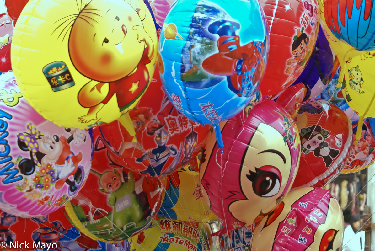 Inflated balloons for sale in Rongjiang.