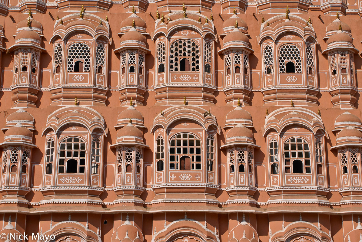 The facade of the "Palace of Winds" in Jaipur featureing 953 latticework windows known as jharokhas.&nbsp;