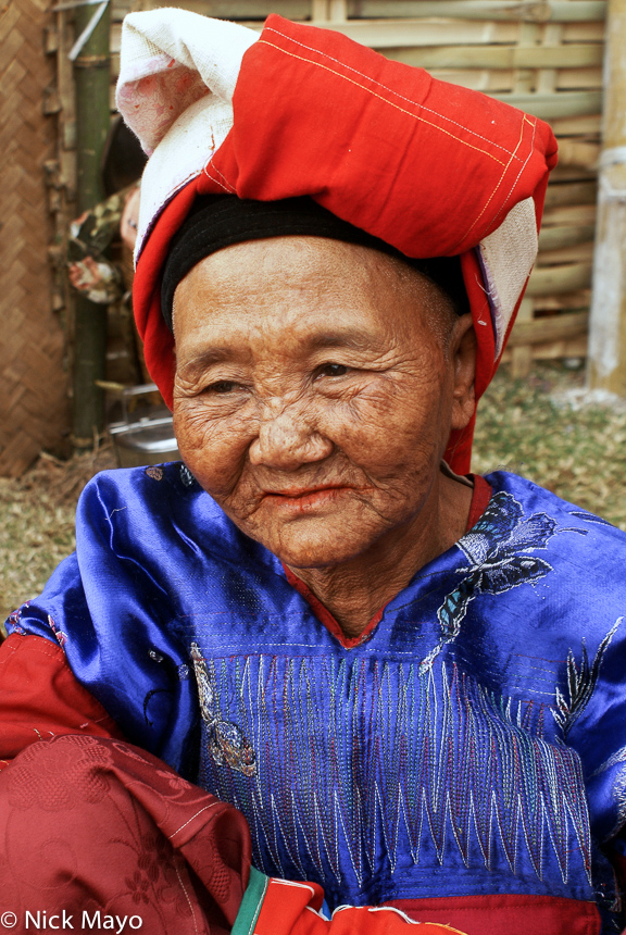 An older Golden Palaung woman in a traditional turban at a festival in Namshan.