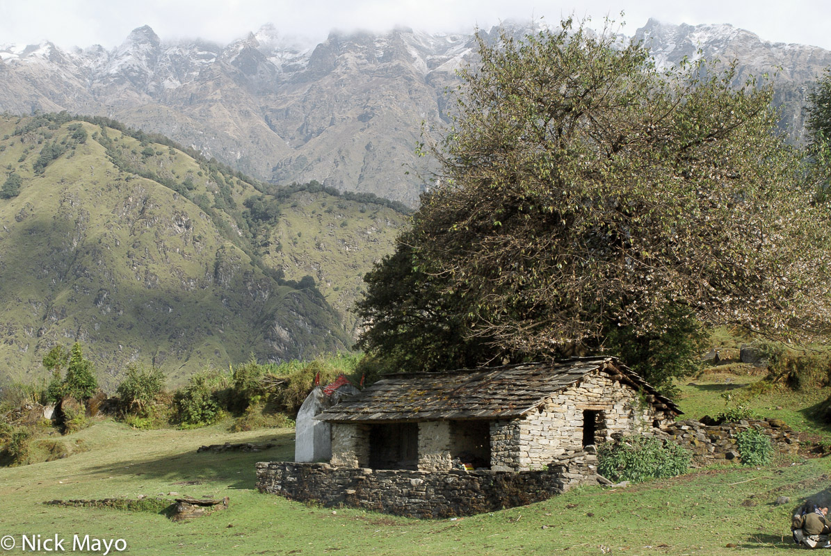 A barn built from stone near Namik in the Ram Ganga valley.