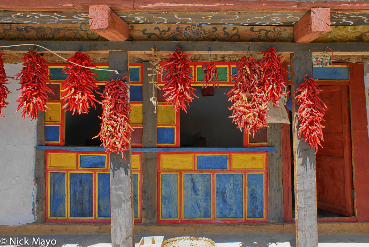 Drying chillies hung from the eaves of a Gyarong Tibetan residence at Balang.