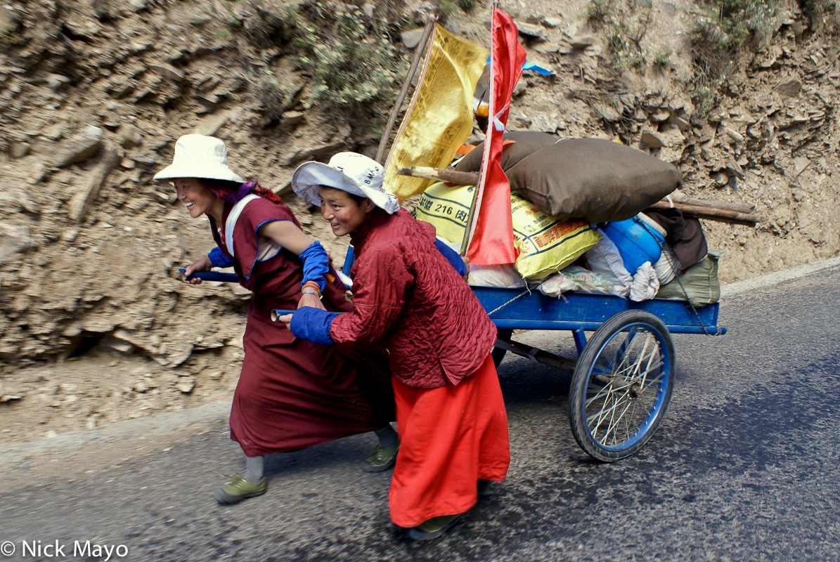 Nuns on a one year pilgrimage to Lhasa pulling a cart near Tuje Chenpo.