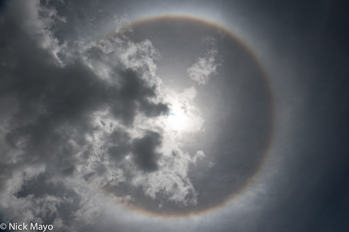 An unusual halo effect from a midday sun above Gyu-me.