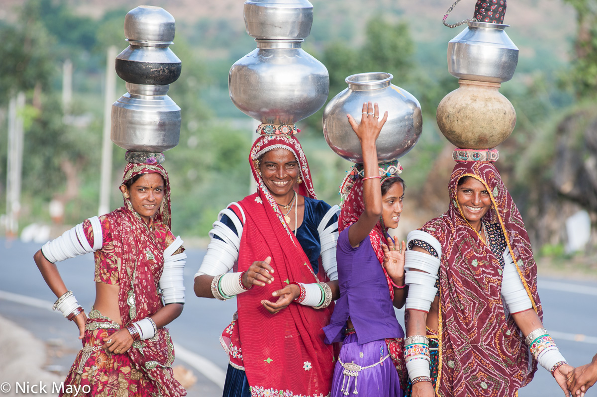 Rabari women leaving their campsite near Ambaji to fetch water.