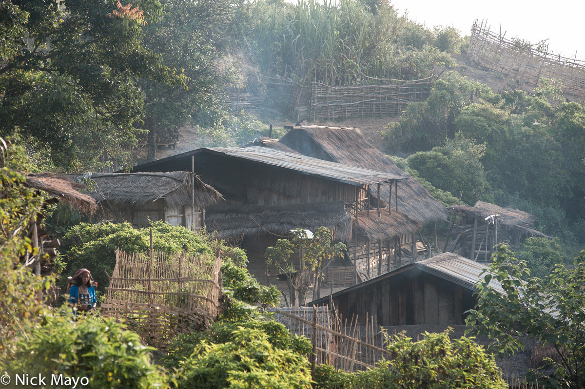 Thatched houses in the Akha Erpa village of Ban Shapiew.