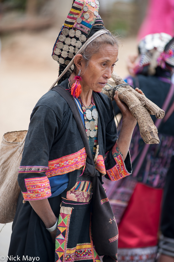 A traditionally dressed Pala woman at Paknamnoy market.