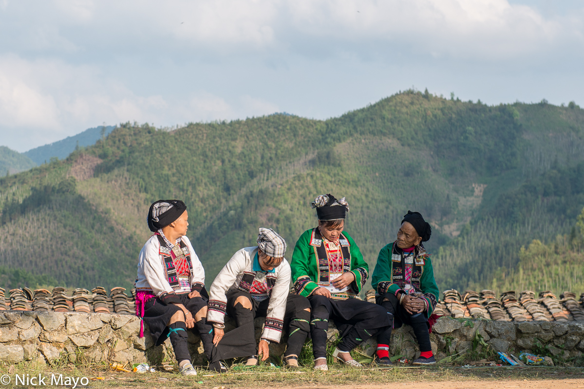 White Yi women at the Tiaogongjie festival in Nien Bi.