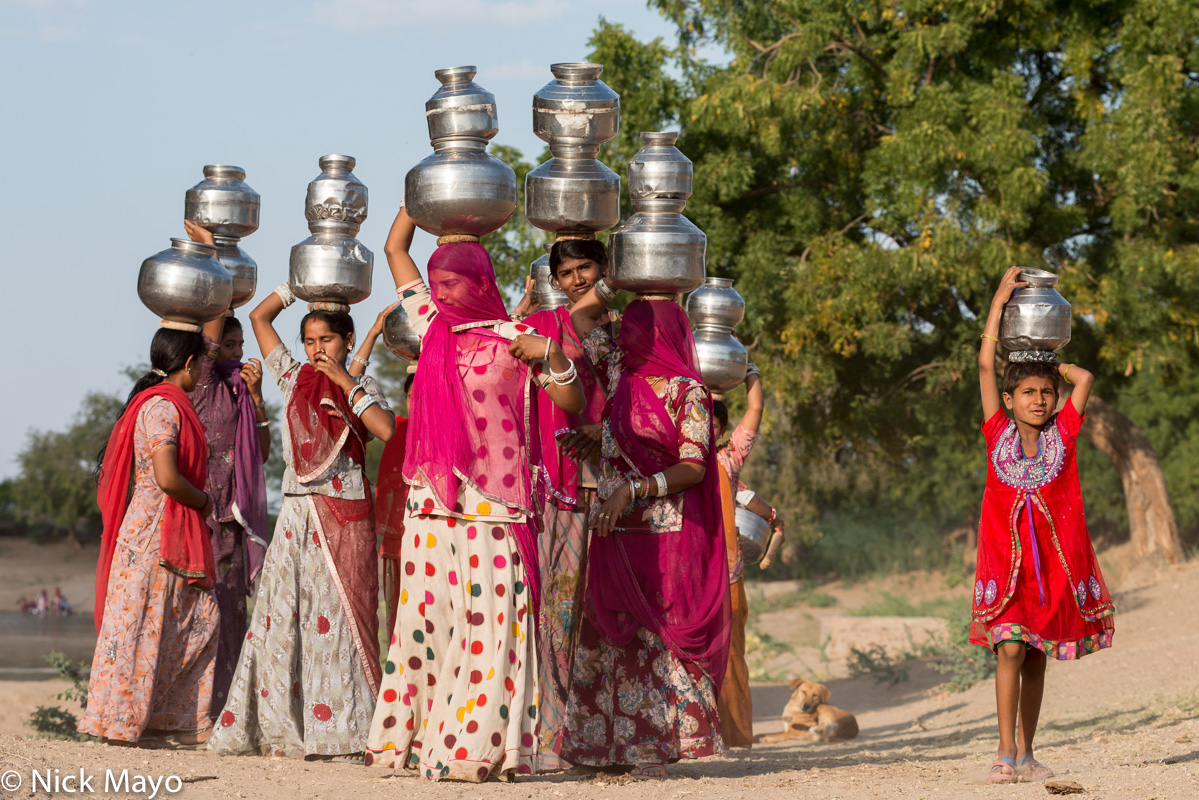 Women fetching water from the Sinli village pond.