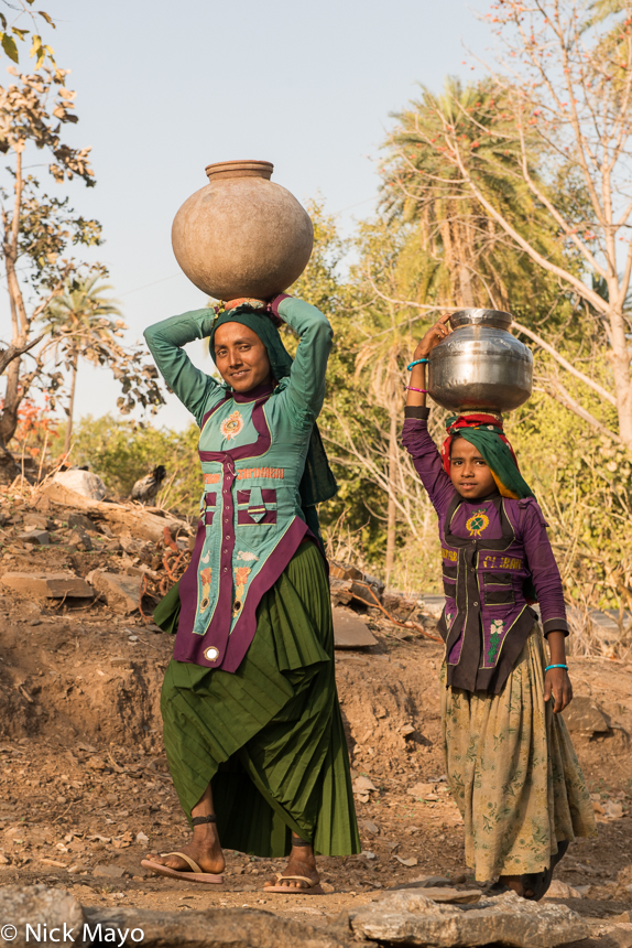 A Garasia (Bhil) mother and daughter carrying water home in the village of Bora.