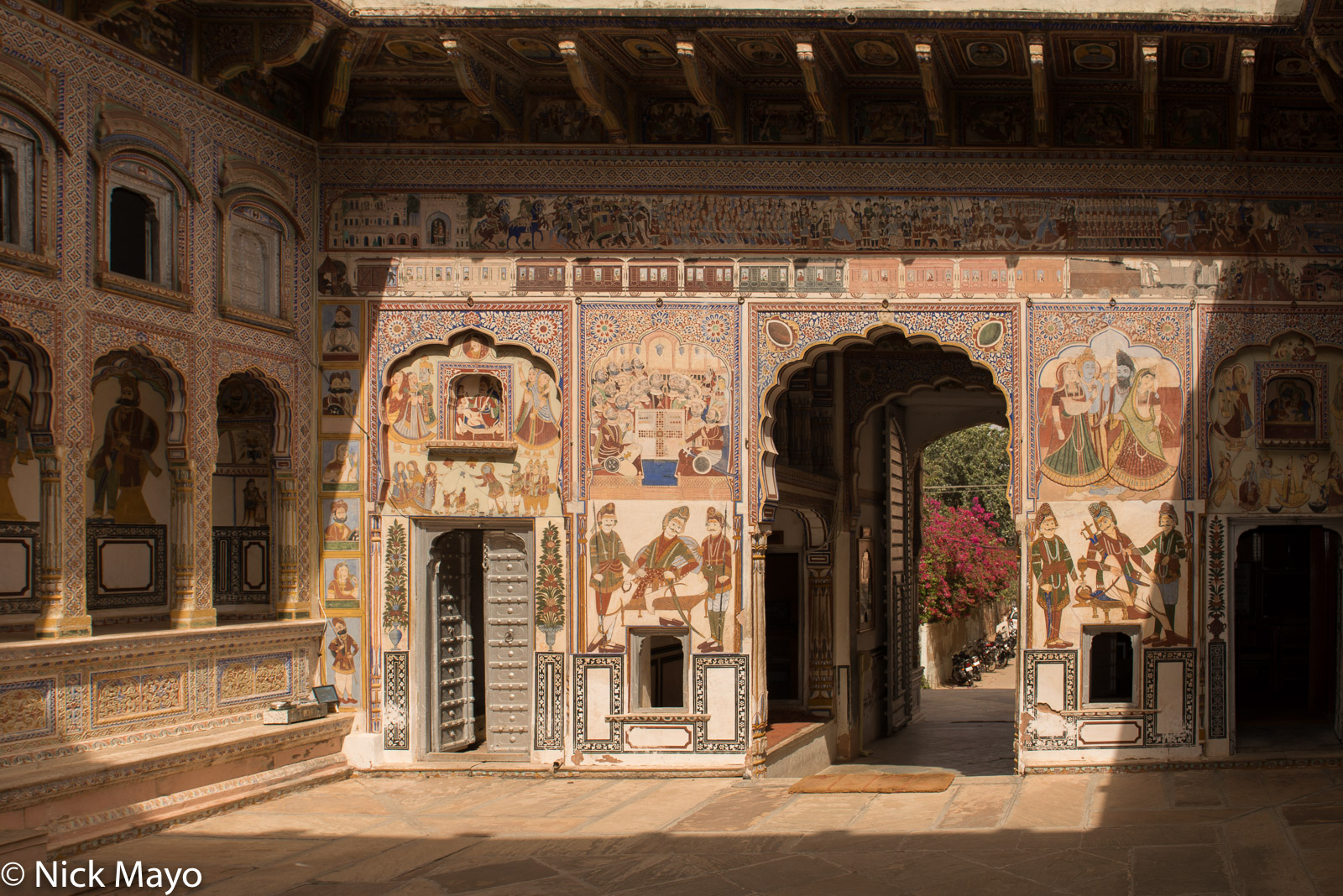 The gateway to the main courtyard of the Podar Haveli at Nawalgarh with its mural decorated walls.