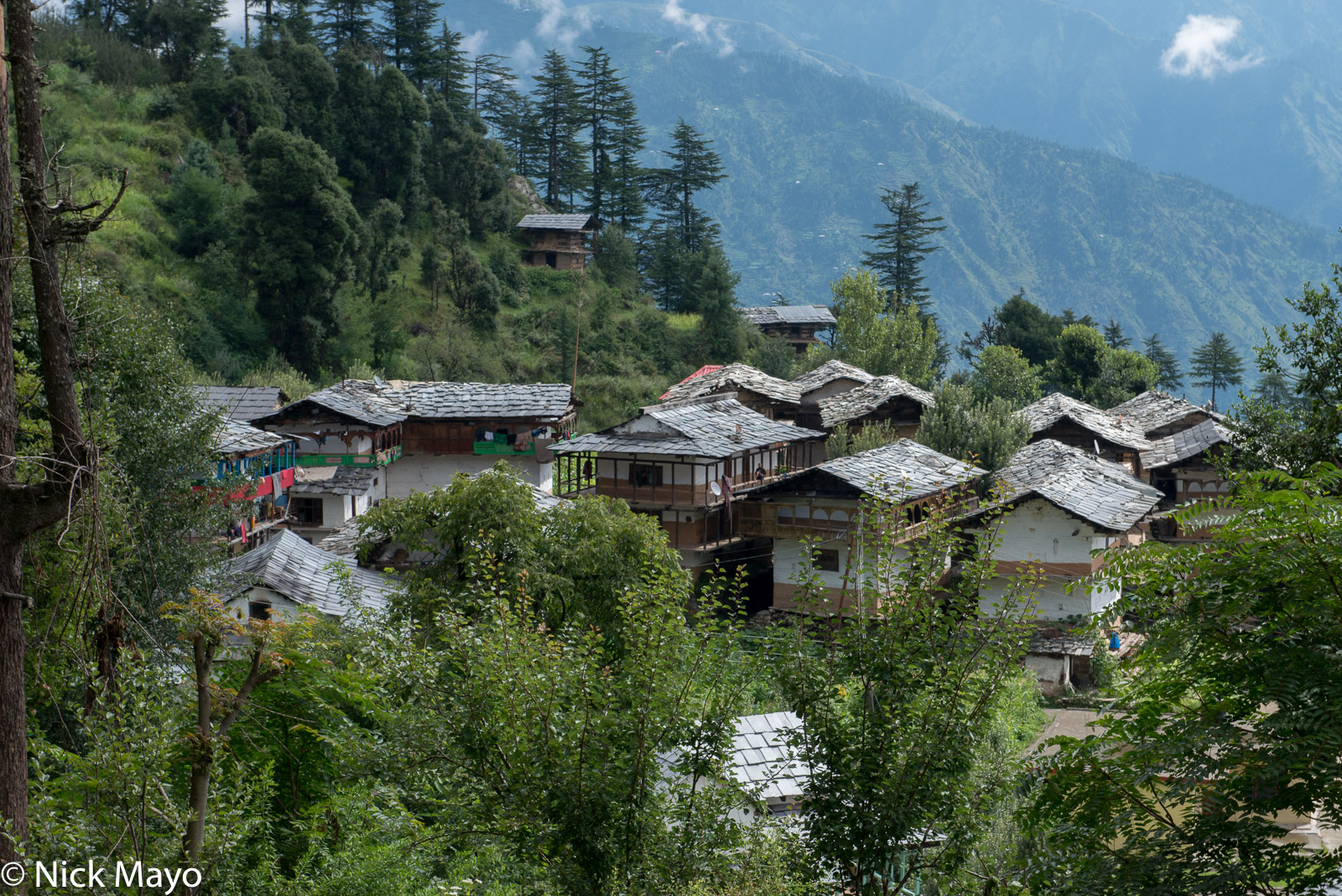 The slate roofed village of Bahu.