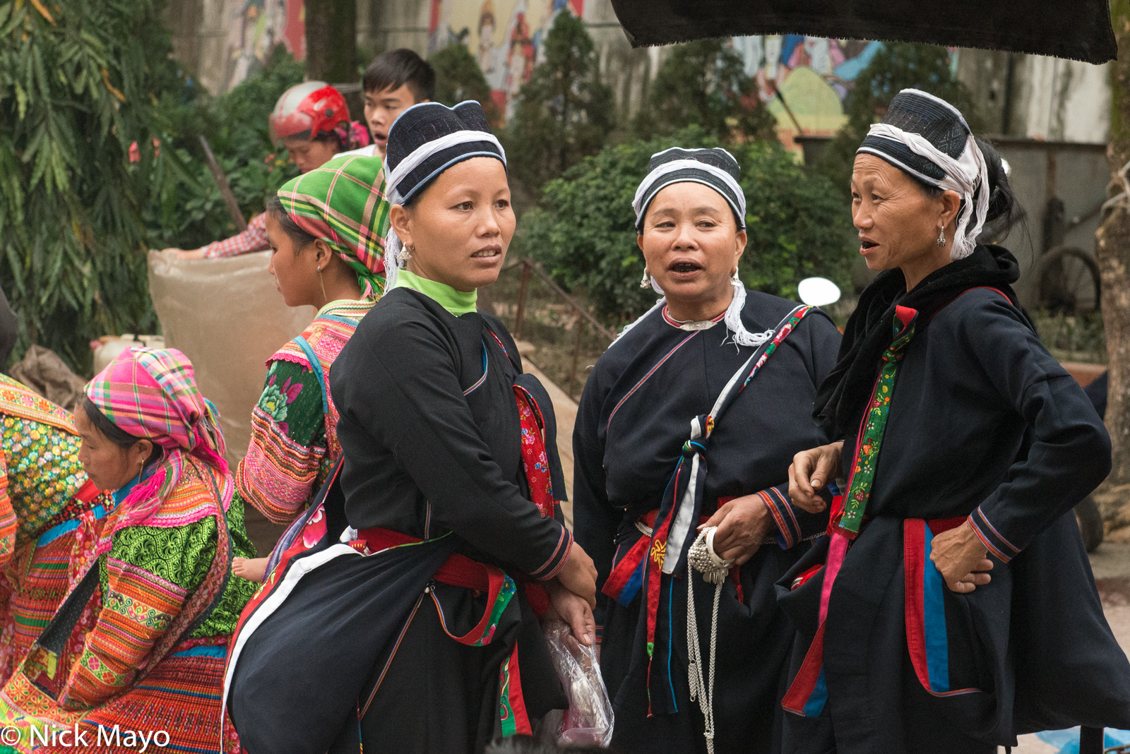 Three Dao Ao Dai woman, two with blackened teeth, at Su Phi market.