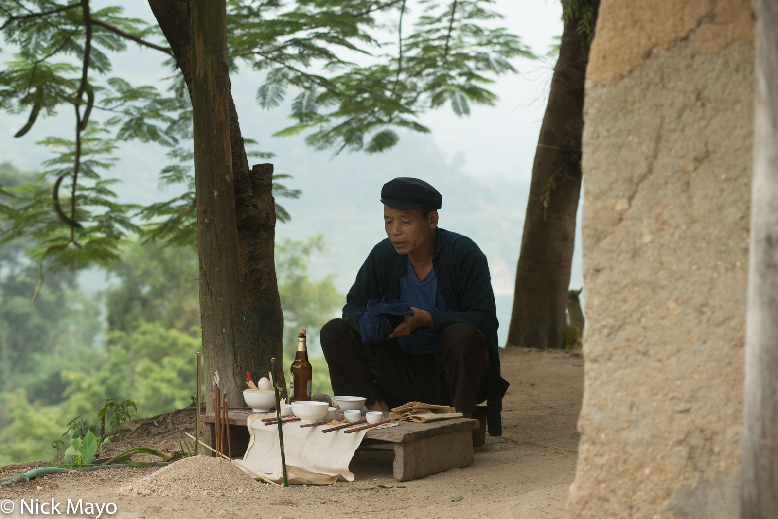 A Tay (Zhuang) shaman at Tu Nhan performing a ritual to counter a dream of deceased persons.