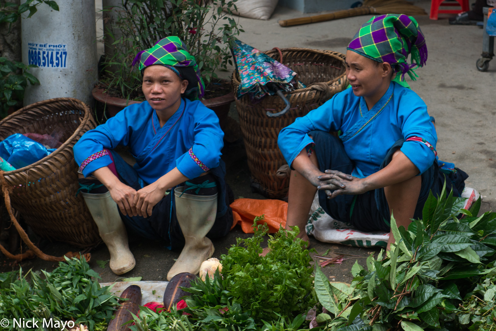 Tay (Zhuang) women selling vegetables in Su Phi market.