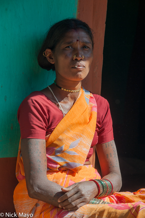 A woman with tattooed arms of the Mali sub-group of the Gond ethnicity in the village of Narayanpul.