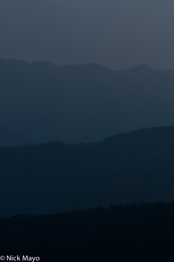 Dusk falling over the mountains behind Ban Mouchikang.