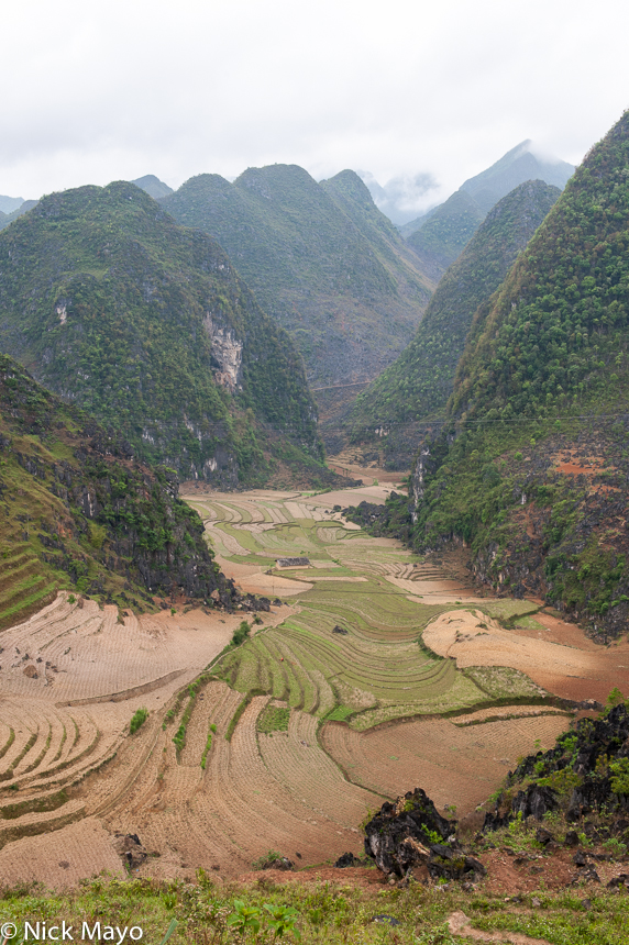 A karst valley on the Dong Van plateau.