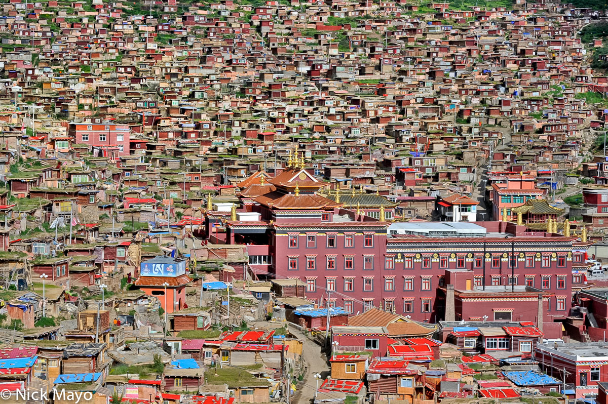 The monastery and monks' village housing at the Larung Gar academy in Sertar.