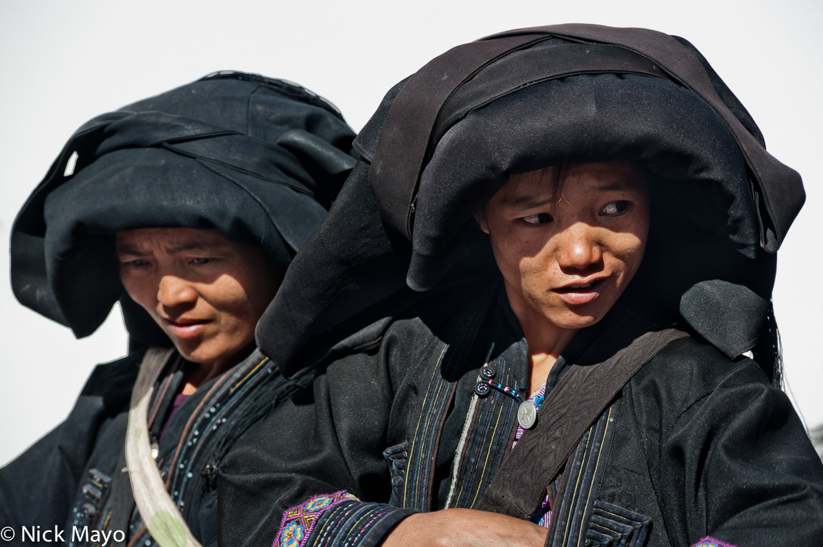 Two Limi Yi women in Wumulong.