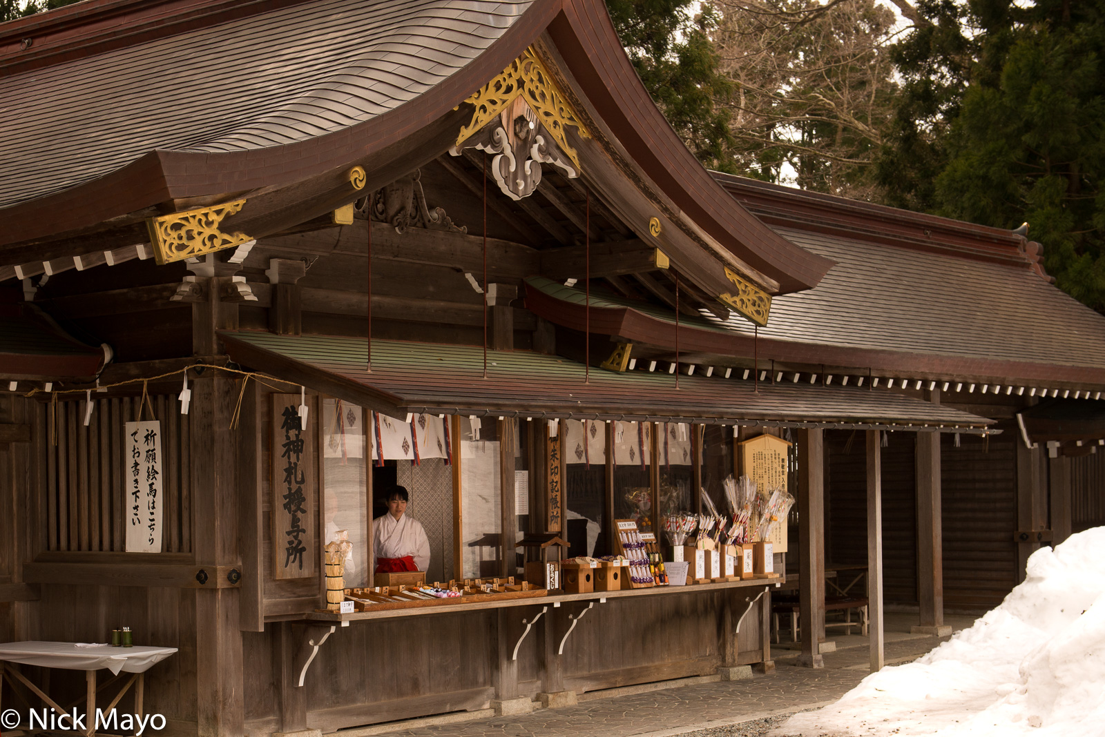 The temple shop at the Yahiko shrine.