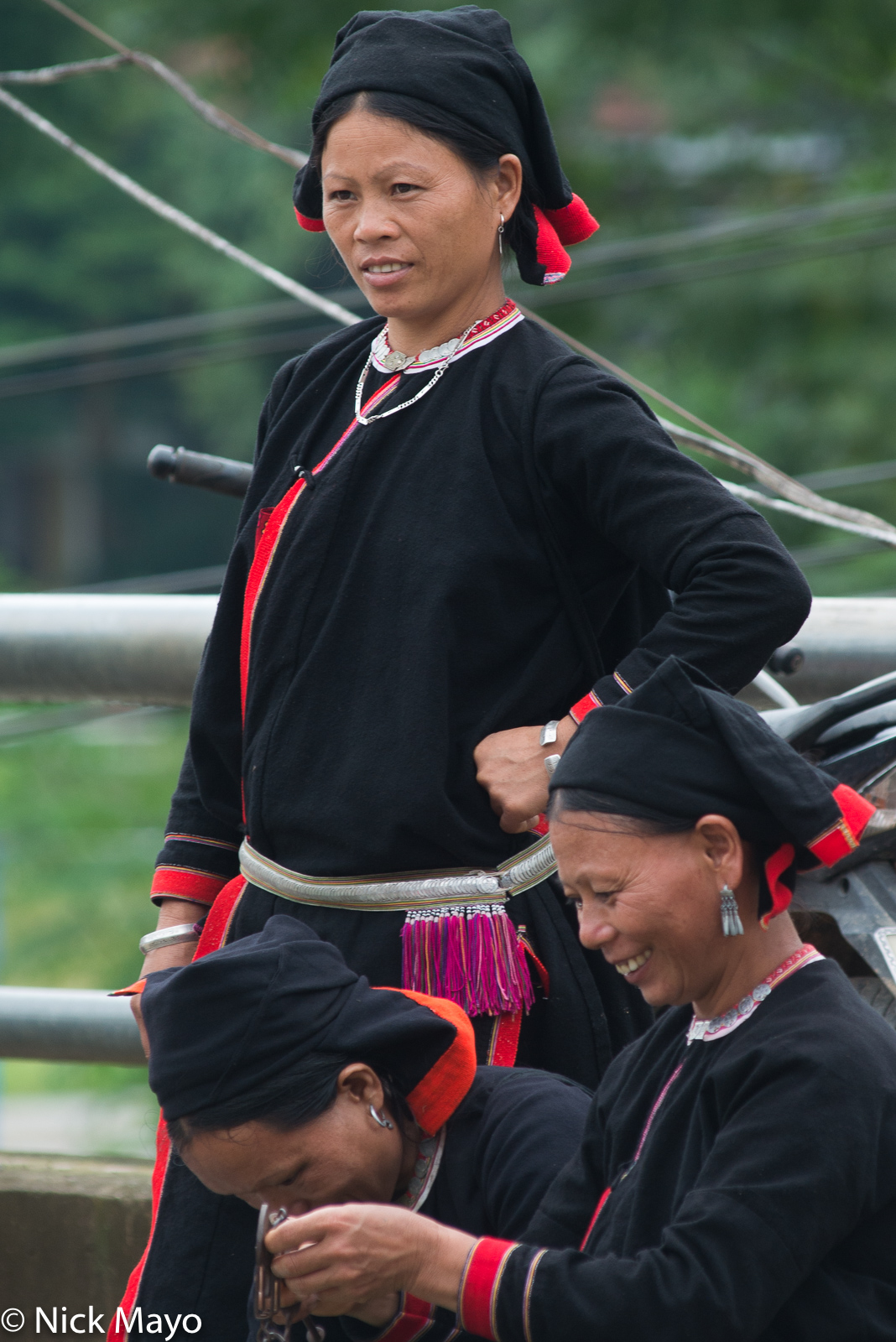 Three San Chay women at Bao Lac market.