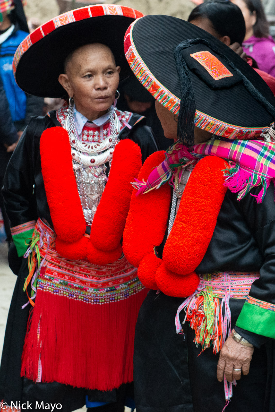 Two Dao women in conversation at the pre-Tet market in Bao Lac.