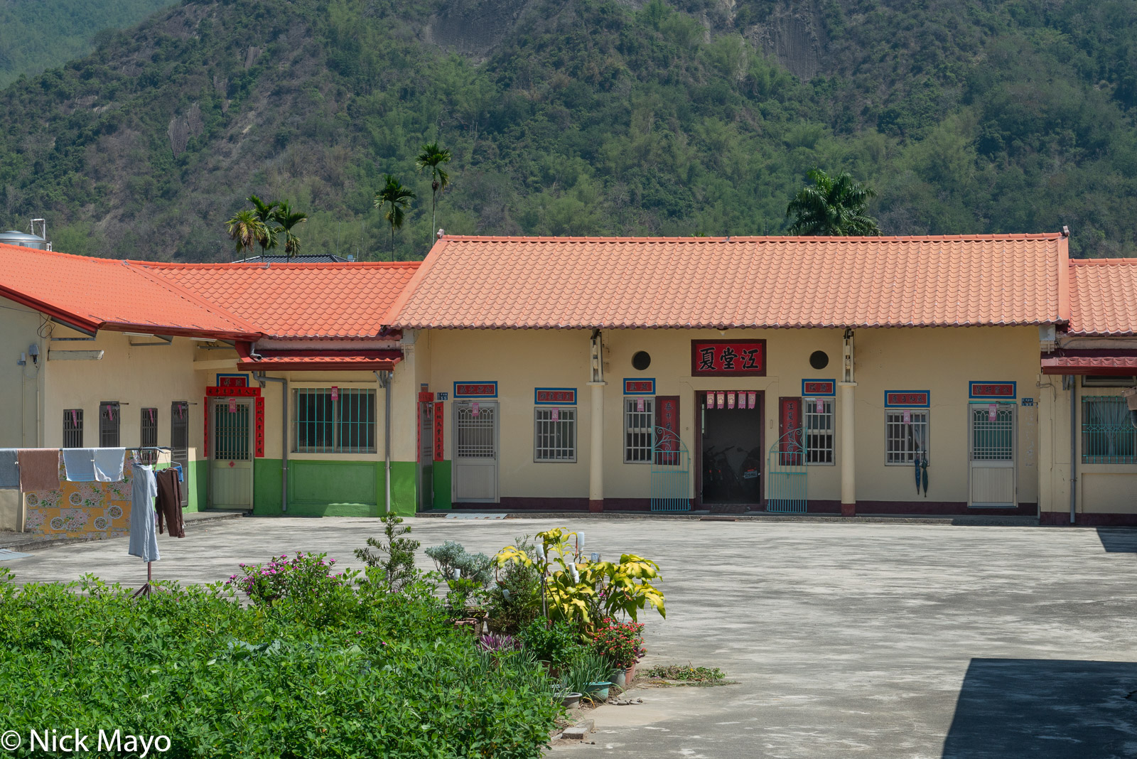 A traditional courtyard farmhouse in the Meinong area.
