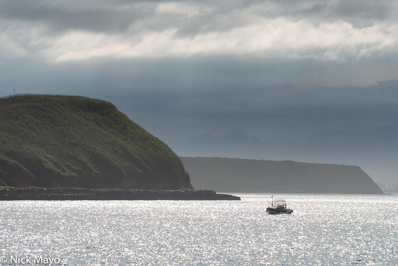 Boat returning to Wai'an harbour after a night's fishing.