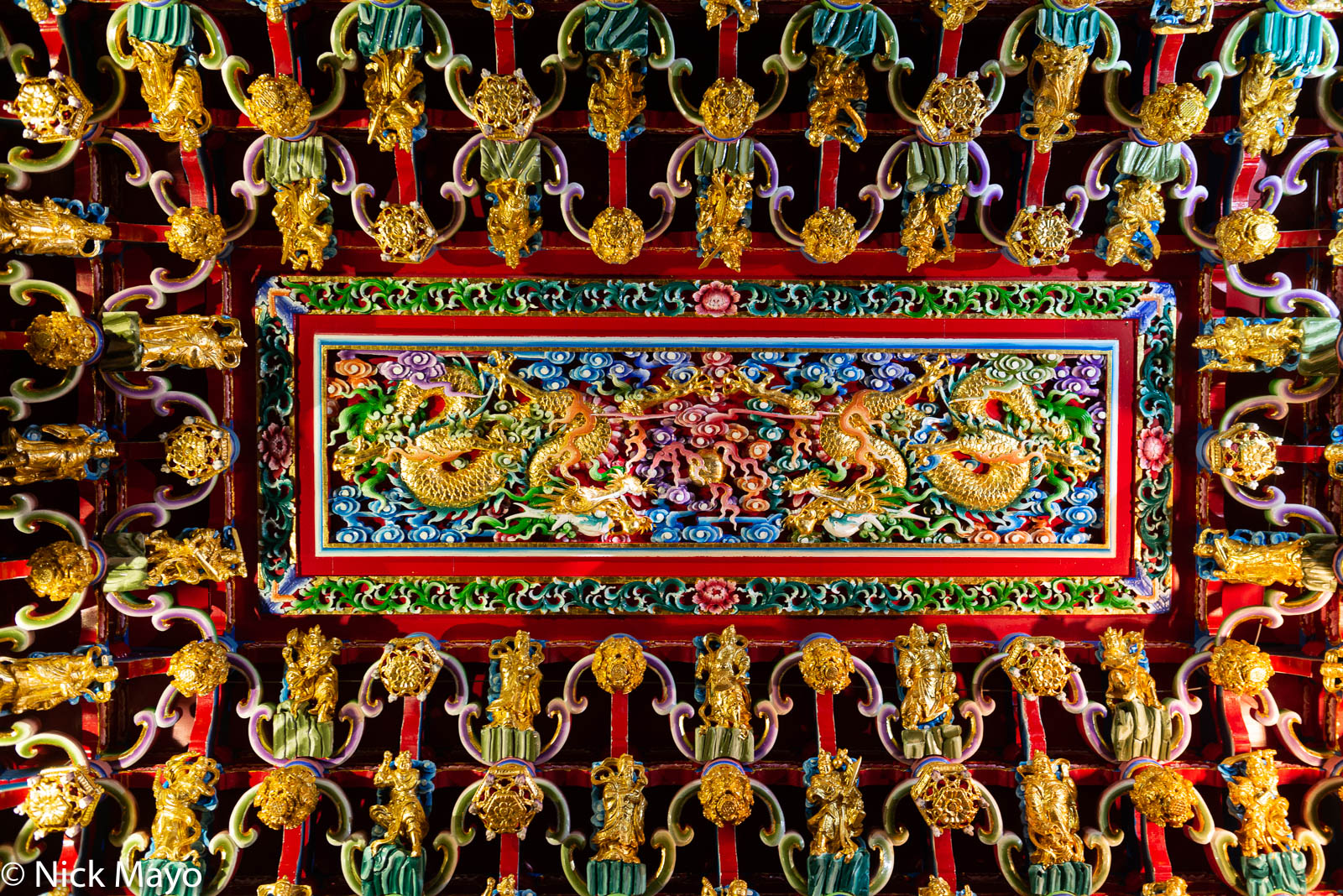 A ceiling at the Zhulinshan Guanyin temple at Linkou.