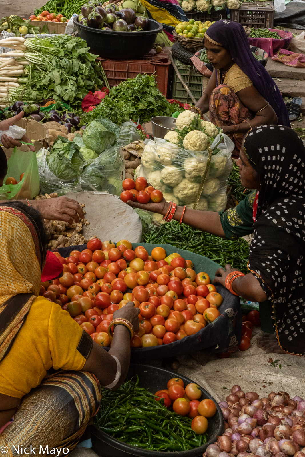 Street vendors selling vegetables at a Bundi market.
